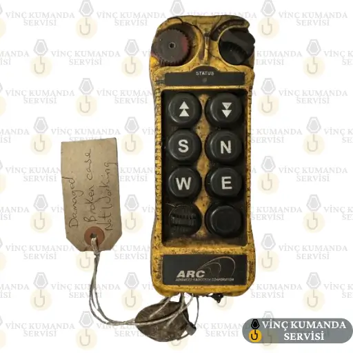 Arızalı vinç uzaktan kumanda iç devre kartı ve aşınmış buton görseli